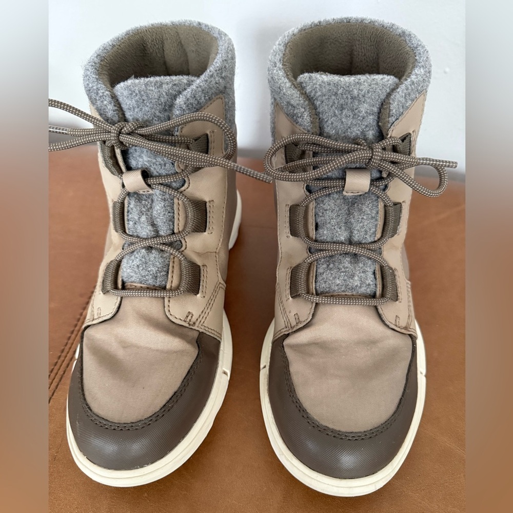 Sorel winter boot FAN-FAVORITE FELT
cosy detail switches things up from fur 7 - Picture 3 of 10
